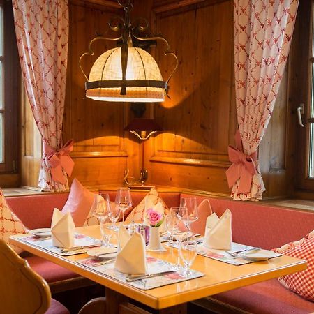 Gasthaus Auerhahn บาเดน-บาเดน ภายนอก รูปภาพ