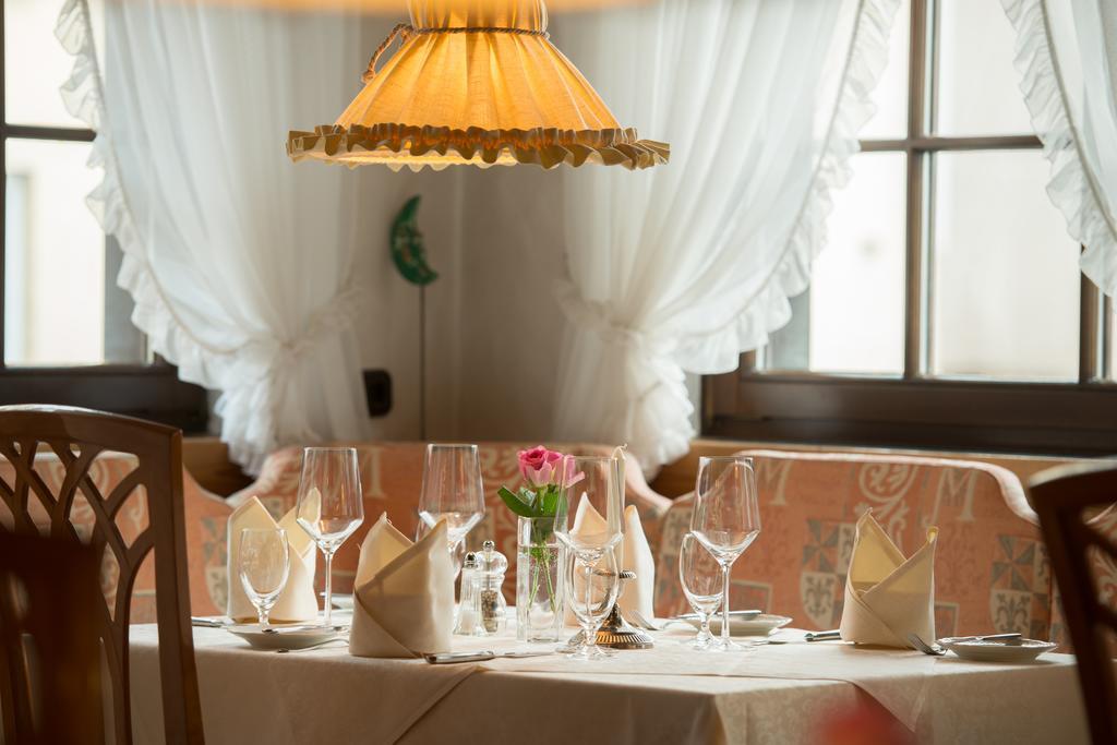 Gasthaus Auerhahn บาเดน-บาเดน ภายนอก รูปภาพ