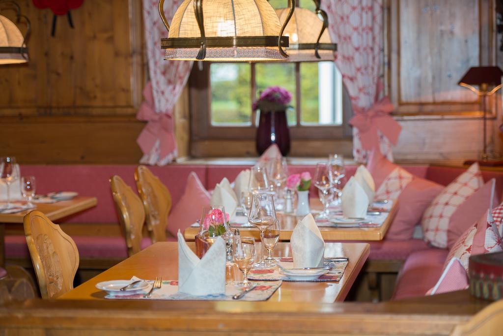 Gasthaus Auerhahn บาเดน-บาเดน ภายนอก รูปภาพ