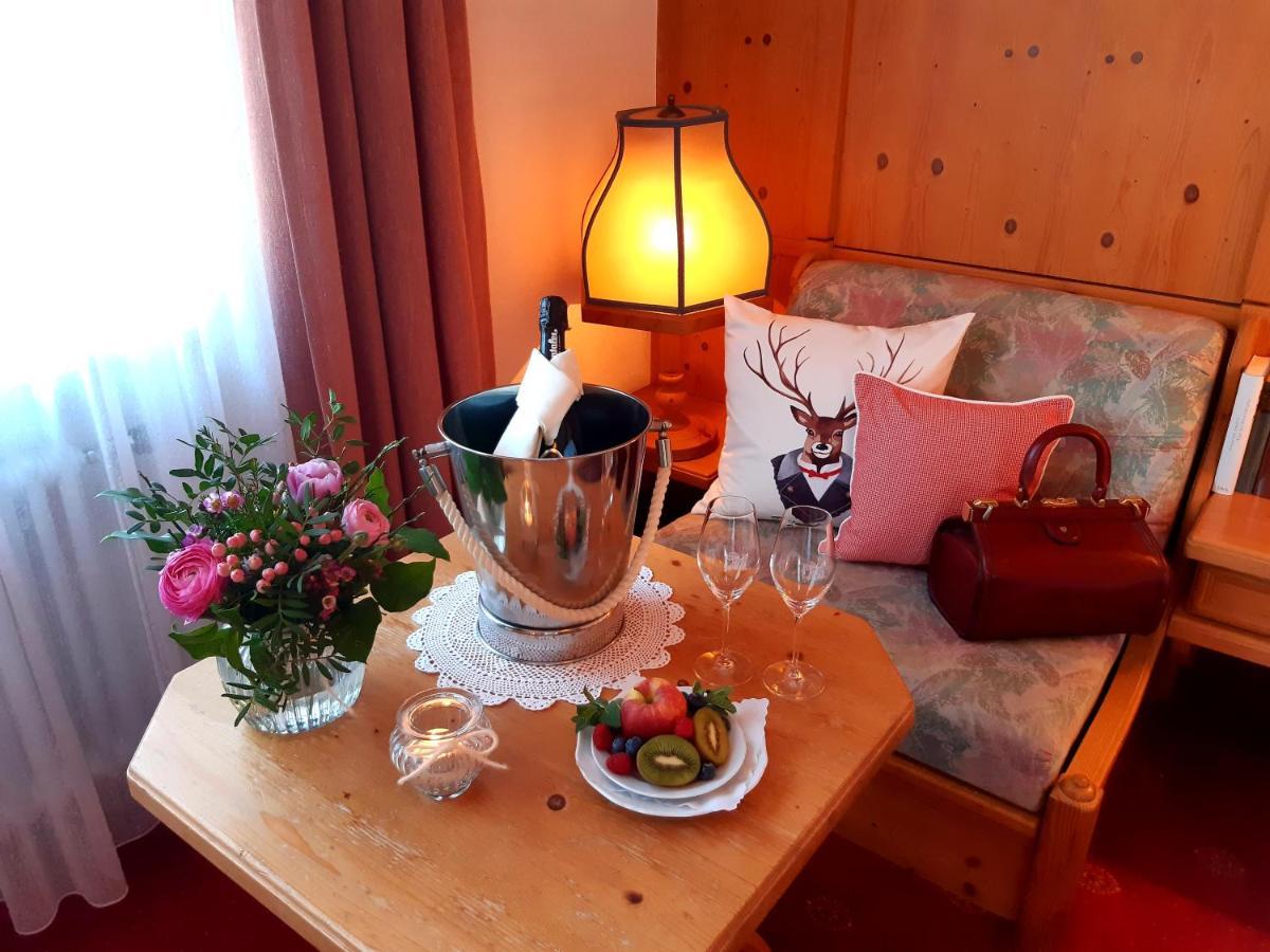 Gasthaus Auerhahn บาเดน-บาเดน ภายนอก รูปภาพ