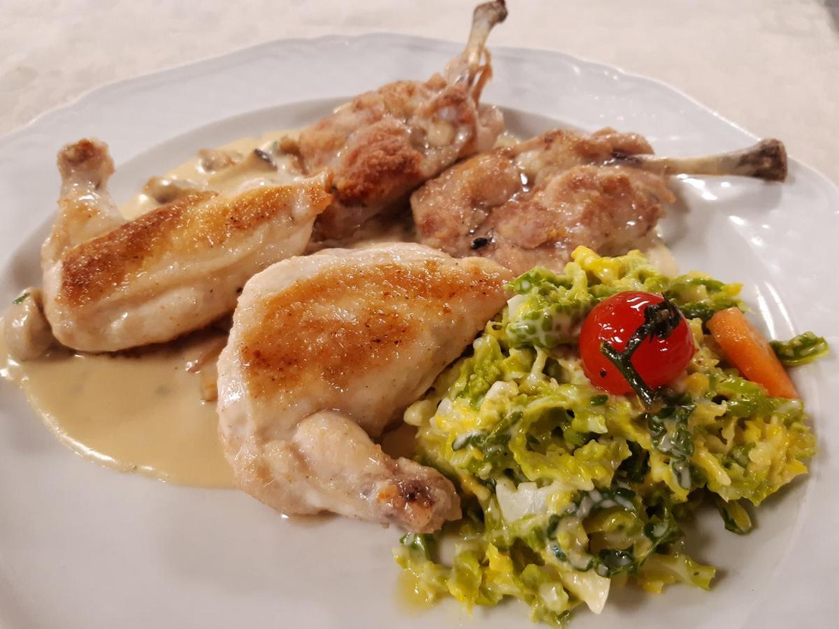 Gasthaus Auerhahn บาเดน-บาเดน ภายนอก รูปภาพ